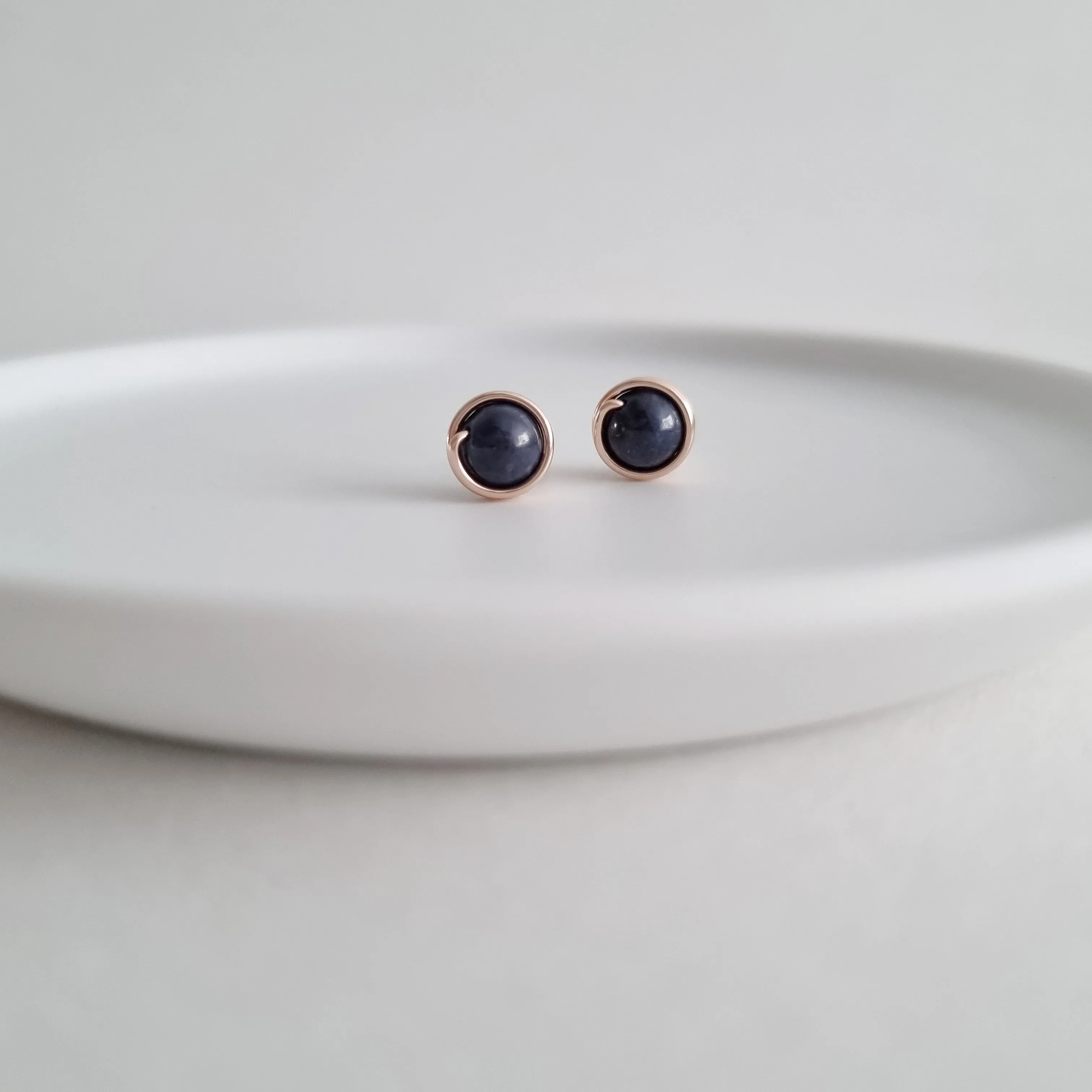 Blue Sapphire Earstuds (Medium) / 14k Gold-filled
