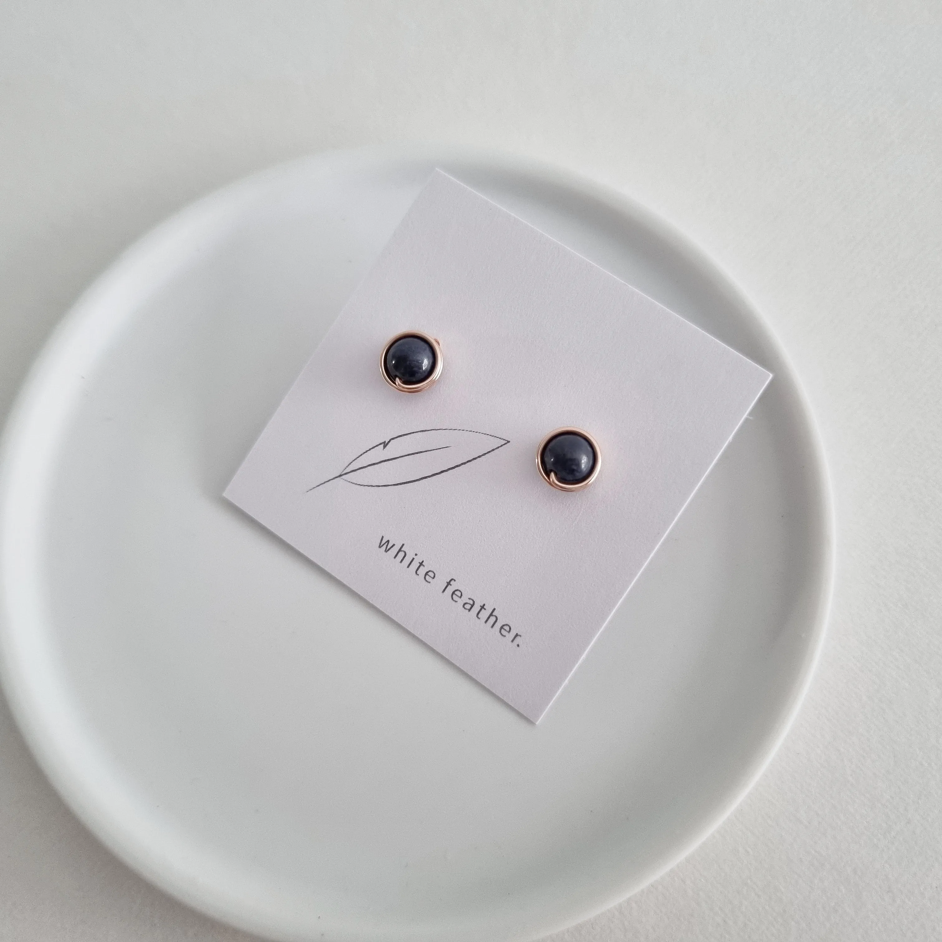 Blue Sapphire Earstuds (Medium) / 14k Gold-filled