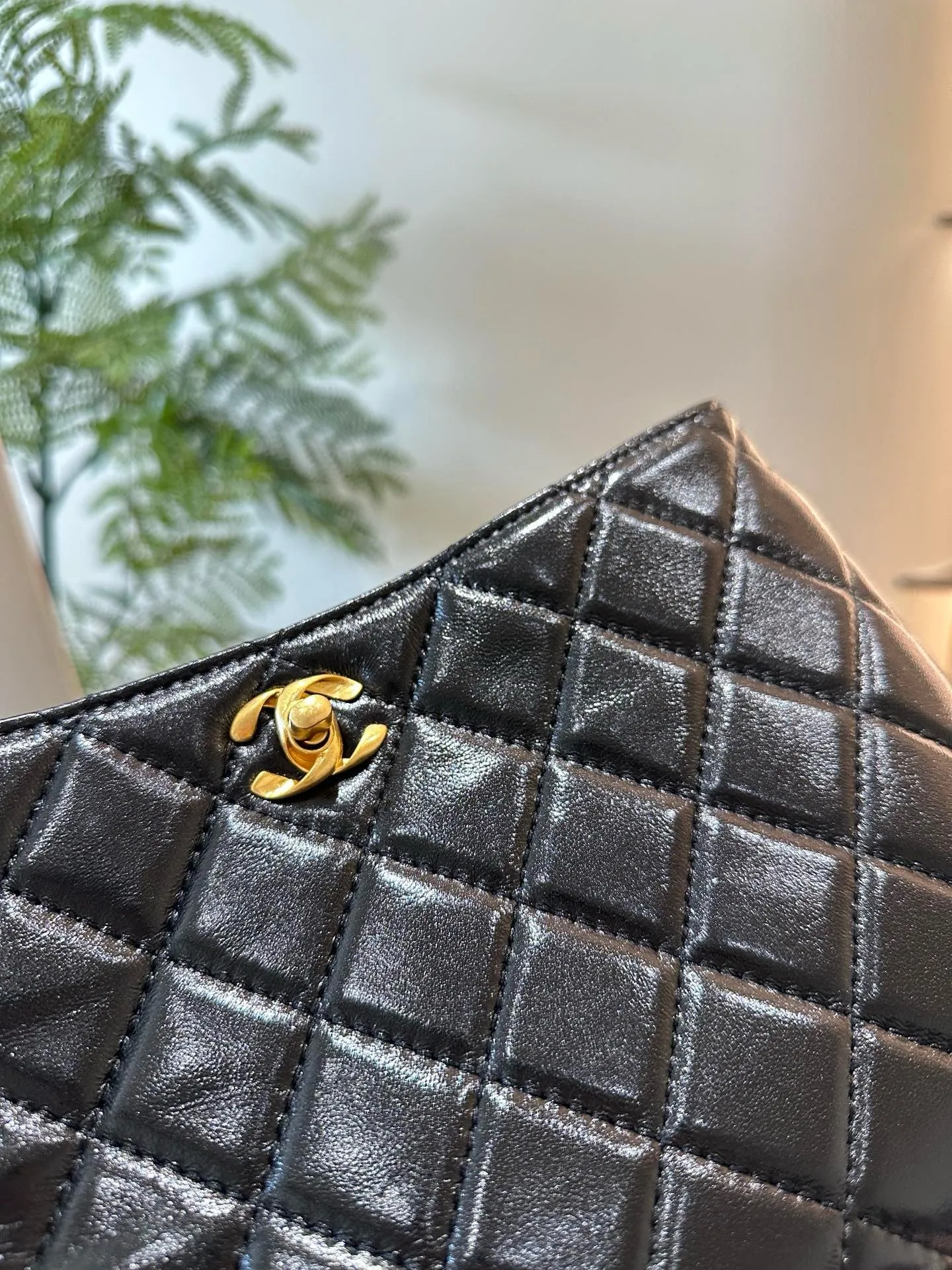 CC1025 Hobo Handbag / 7 × 10.9 × 3.1 in