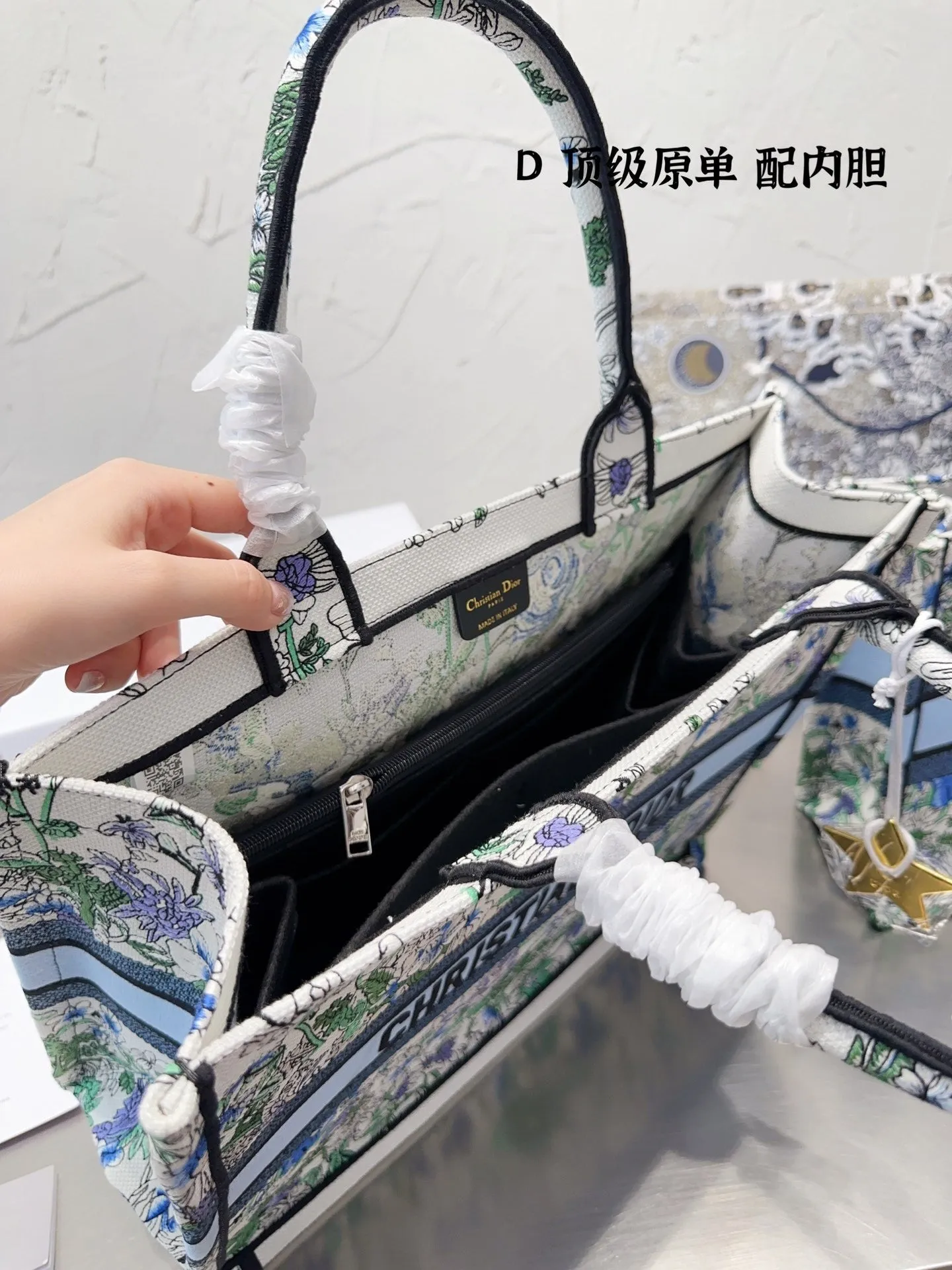 DR306 Medium/Large Dior Book Tote