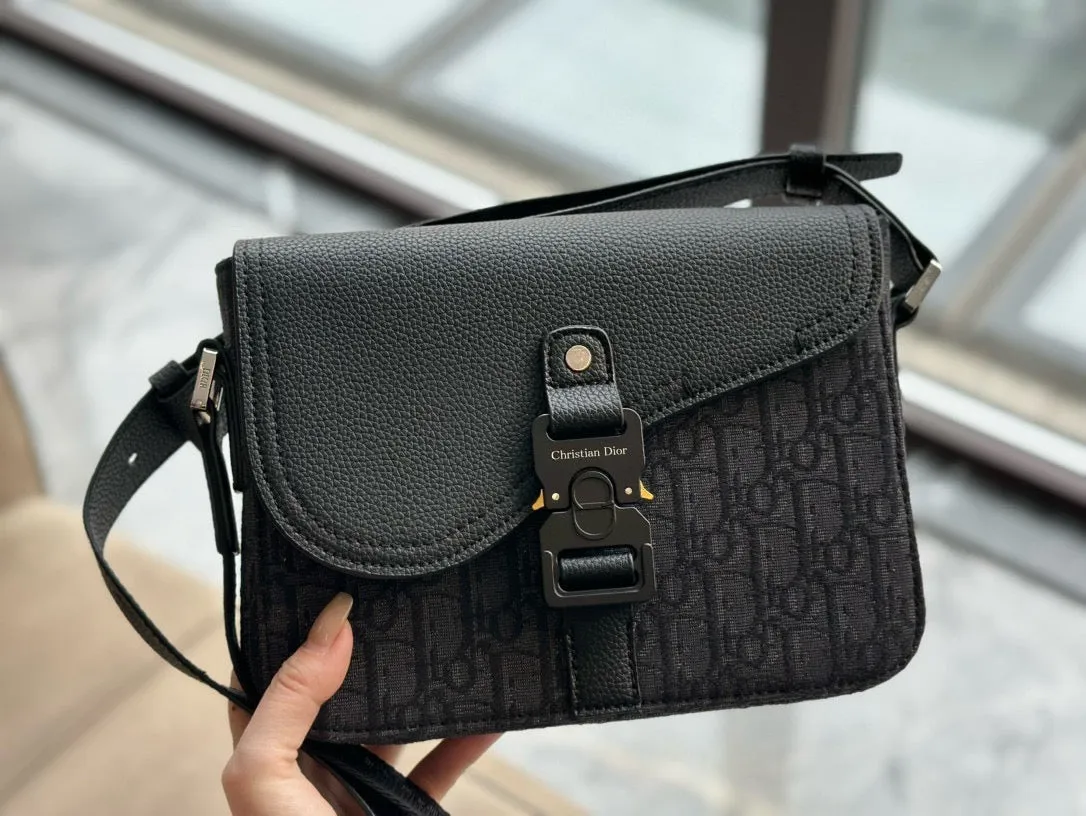 MBG074 Small Saddle Messenger Bag with Flap / 9x7x2.5inches
