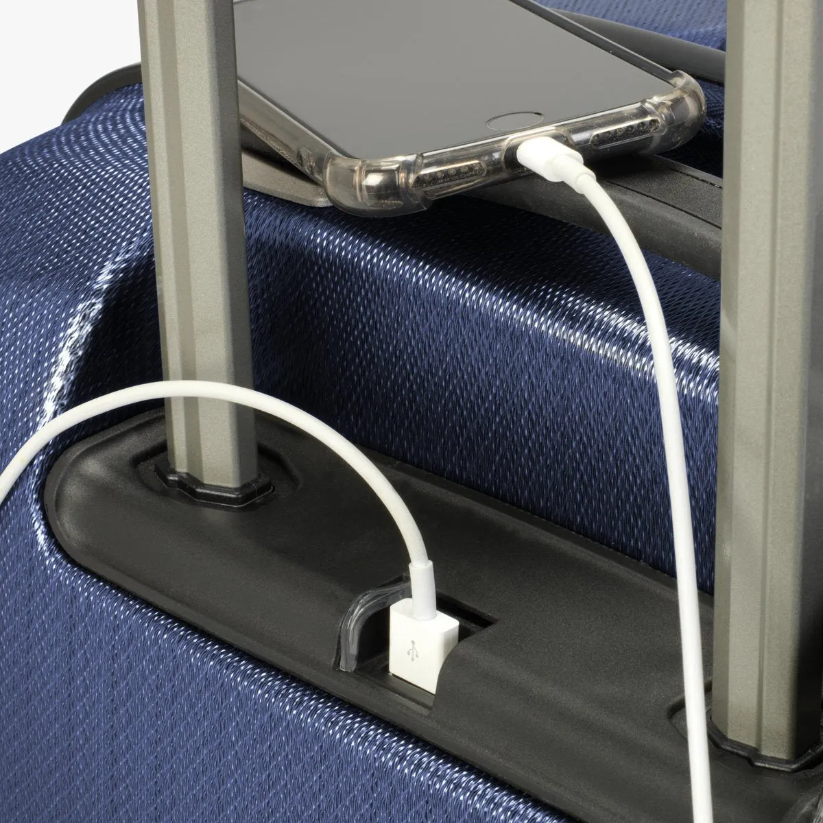 Ricardo San Clemente 2 Carry-On Spinner w/USB Charging Capability