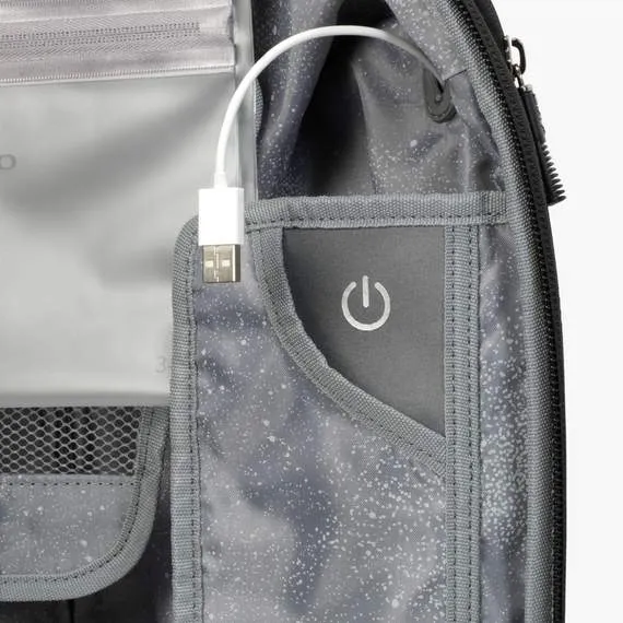 Ricardo San Clemente 2 Carry-On Spinner w/USB Charging Capability