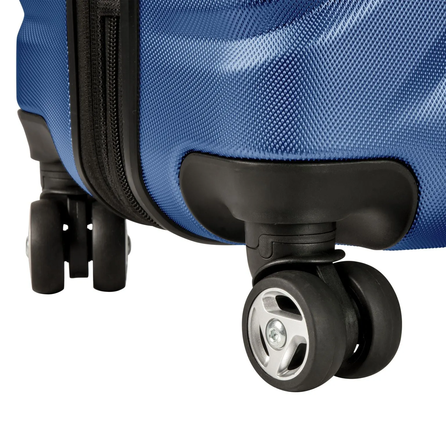 Skyway Nimbus 4.0 Carry-On Expandable Spinner Luggage