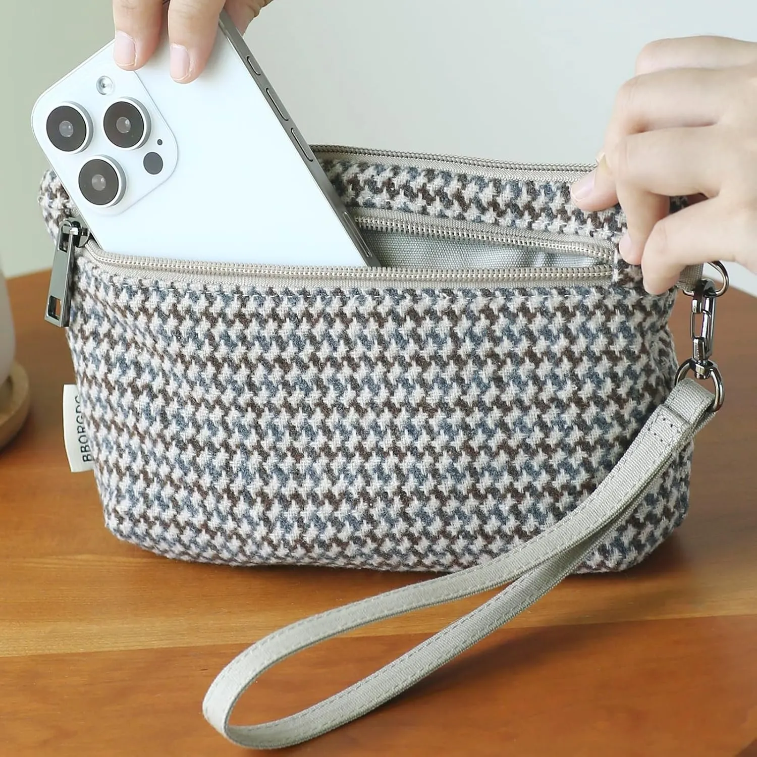 Women Zipper Wristlet Wallet with Coin Pocket